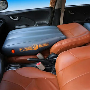 Sloped inflatable cushion bridging a car-seat gap